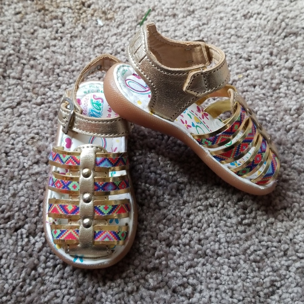 Mexican girl sandal size 5c
